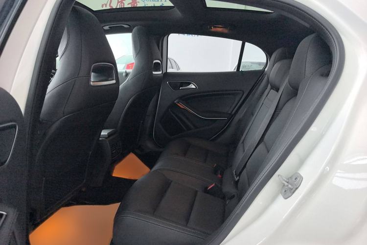 Used Mercedes-Benz GLA 2015 GLA 260 4MATIC Sport Edition Interior 1
