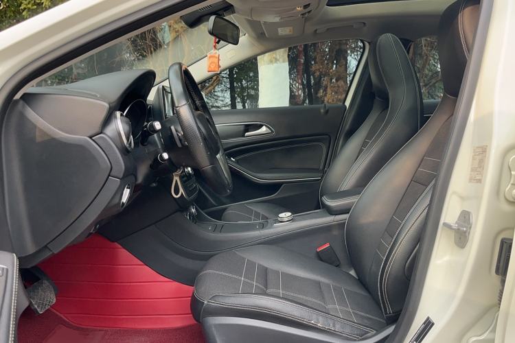 Used Mercedes-Benz GLA 2015 GLA 200 Interior 1