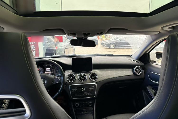 Used Mercedes-Benz GLA 2015 GLA 200 Fashion Model Interior 1