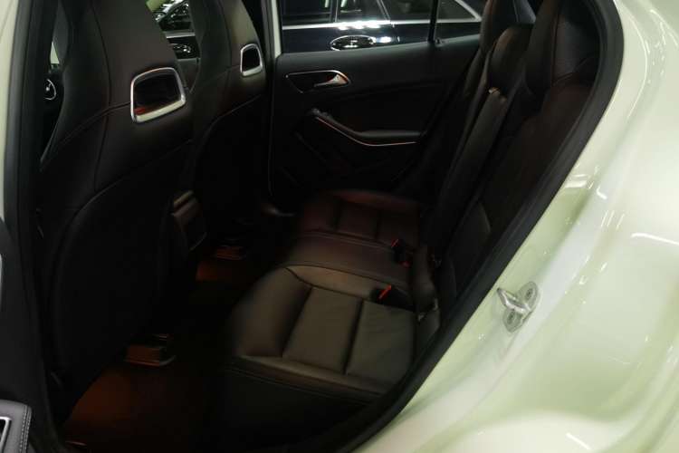 Used Mercedes-Benz GLA 2015 GLA 260 4MATIC Interior 1