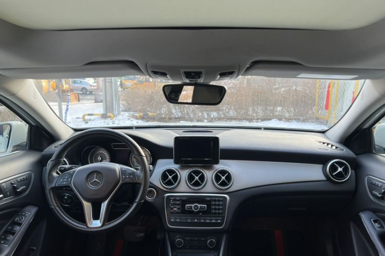 Used Mercedes-Benz GLA 2015 GLA 220 4MATIC Luxury Model Interior 1