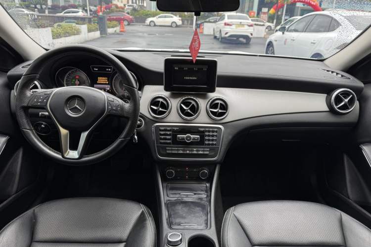 Used Mercedes-Benz GLA 2015 GLA 200 Fashion Model Interior 1