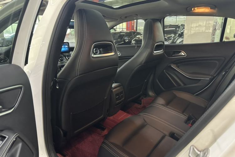 Used Mercedes-Benz GLA 2015 GLA 200 Sport Edition Interior 1
