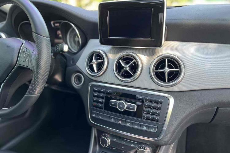 Used Mercedes-Benz GLA 2015 GLA 220 4MATIC Fashion Model Interior 2