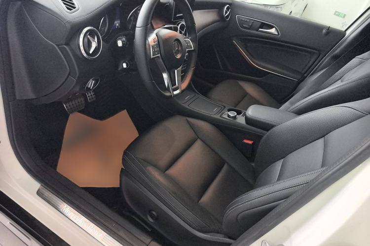 Used Mercedes-Benz GLA 2015 GLA 260 4MATIC Sport Edition Interior 2