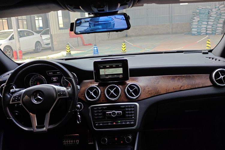 Used Mercedes-Benz GLA 2015 GLA 260 4MATIC Interior 2