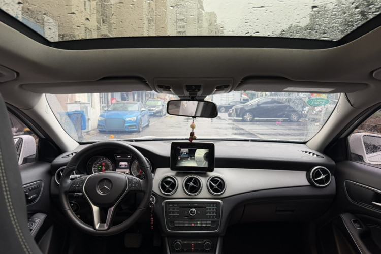 Used Mercedes-Benz GLA 2015 GLA 200 Fashion Model Interior 2