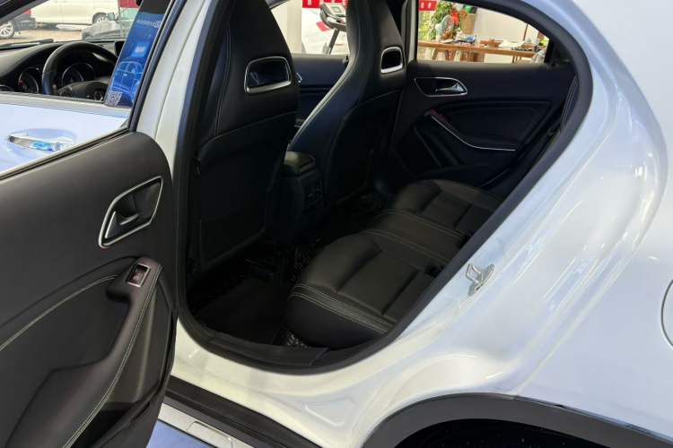 Used Mercedes-Benz GLA 2015 GLA 200 Fashion Model Interior 2