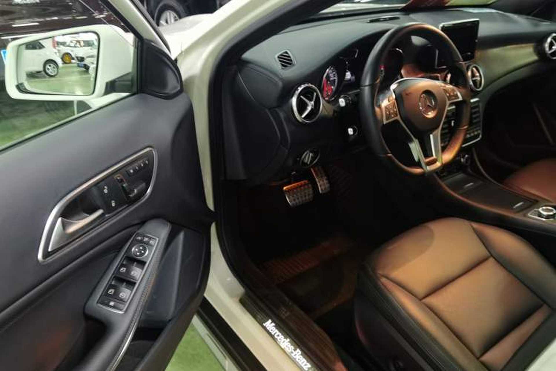 Used Mercedes-Benz GLA 2015 GLA 260 4MATIC Interior 2