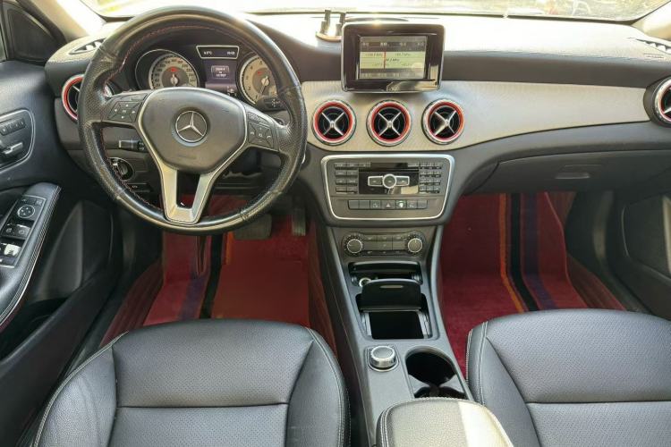 Used Mercedes-Benz GLA 2015 GLA 200 Fashion Model Interior 2