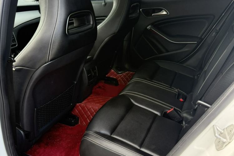 Used Mercedes-Benz GLA 2015 GLA 220 4MATIC Luxury Model Interior 2