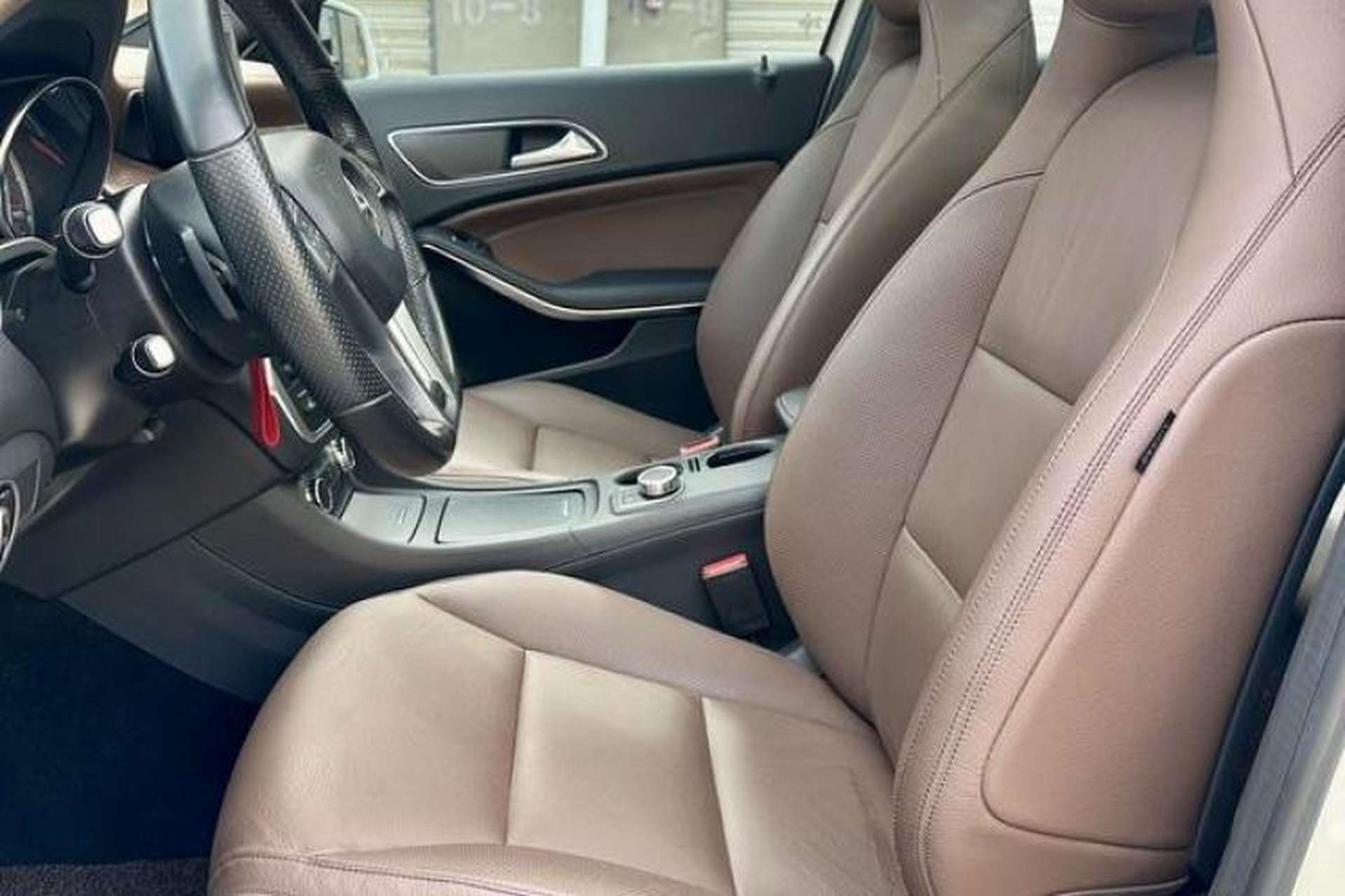 Used Mercedes-Benz GLA 2015 GLA 260 4MATIC Interior 2