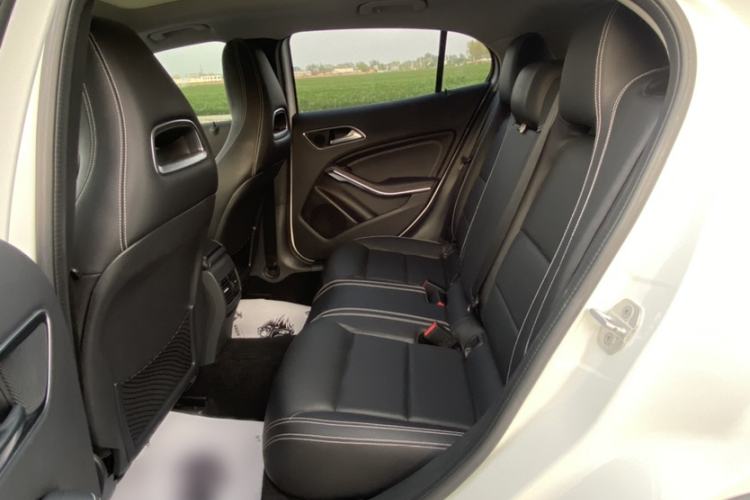 Used Mercedes-Benz GLA 2015 GLA 220 4MATIC Fashion Model Interior 2