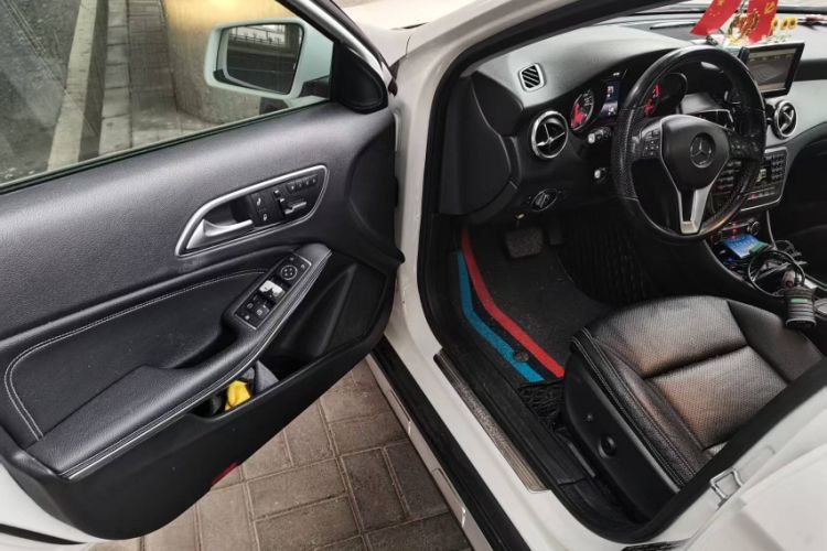 Used Mercedes-Benz GLA 2015 GLA 200 Sport Edition Interior 2