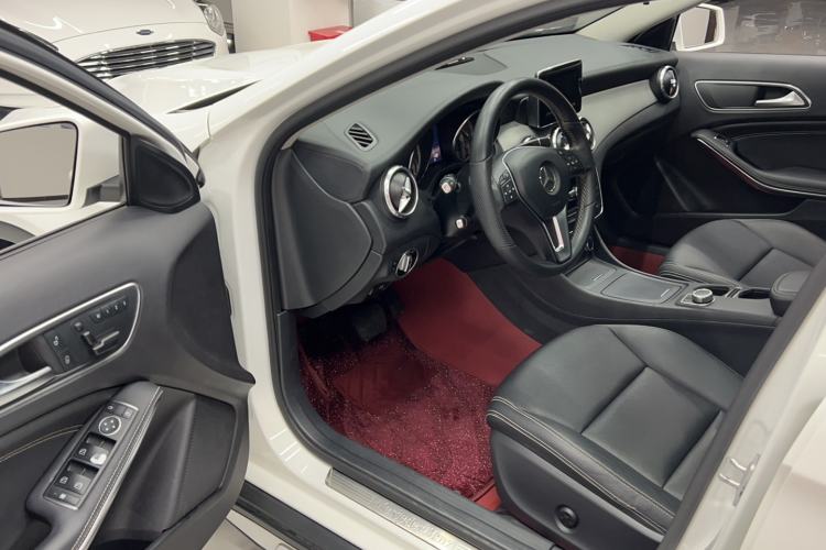 Used Mercedes-Benz GLA 2015 GLA 200 Fashion Model Interior 2