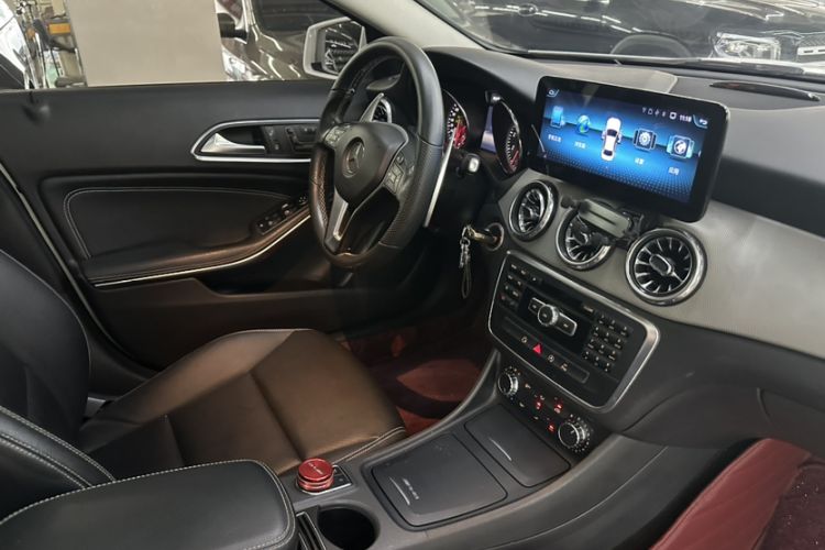 Used Mercedes-Benz GLA 2015 GLA 200 Sport Edition Interior 2