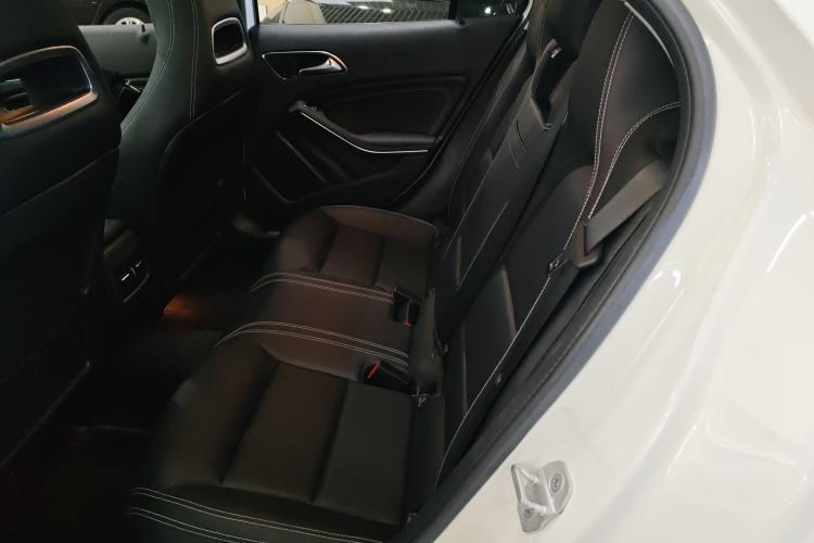 Used Mercedes-Benz GLA 2015 GLA 220 4MATIC Luxury Model Interior 2