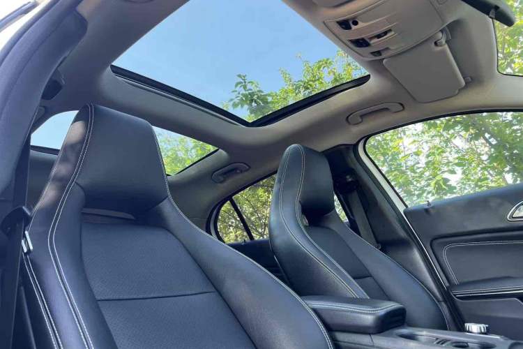 Used Mercedes-Benz GLA 2015 GLA 220 4MATIC Fashion Model Interior 3
