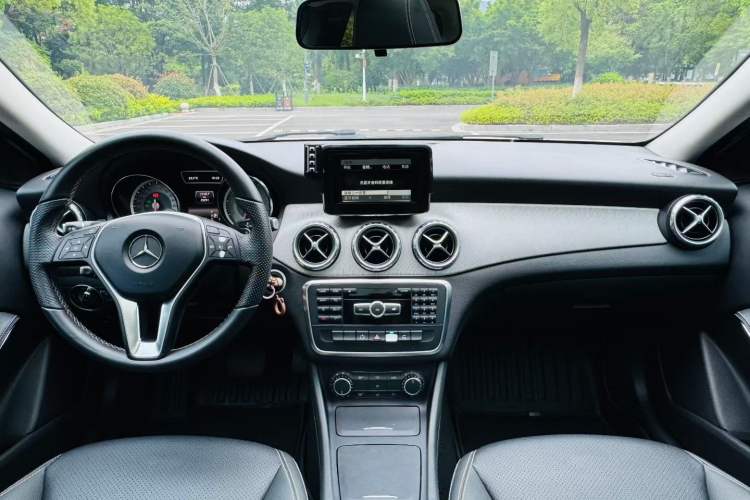 Used Mercedes-Benz GLA 2015 GLA 200 Sport Edition Interior 3