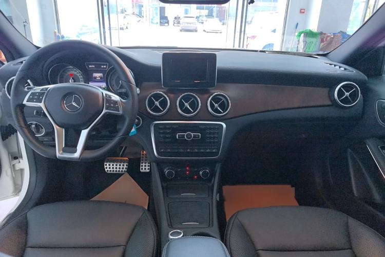 Used Mercedes-Benz GLA 2015 GLA 260 4MATIC Sport Edition Interior 3