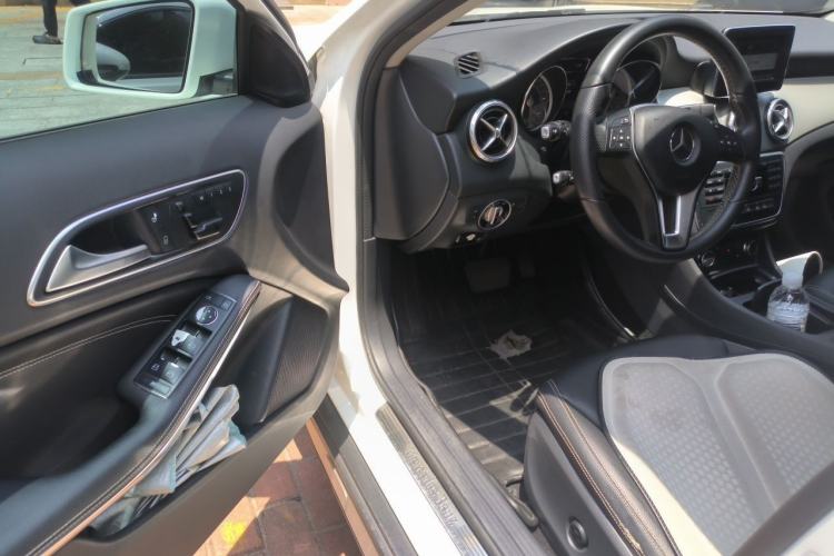 Used Mercedes-Benz GLA 2015 GLA 200 Sport Edition Interior 3