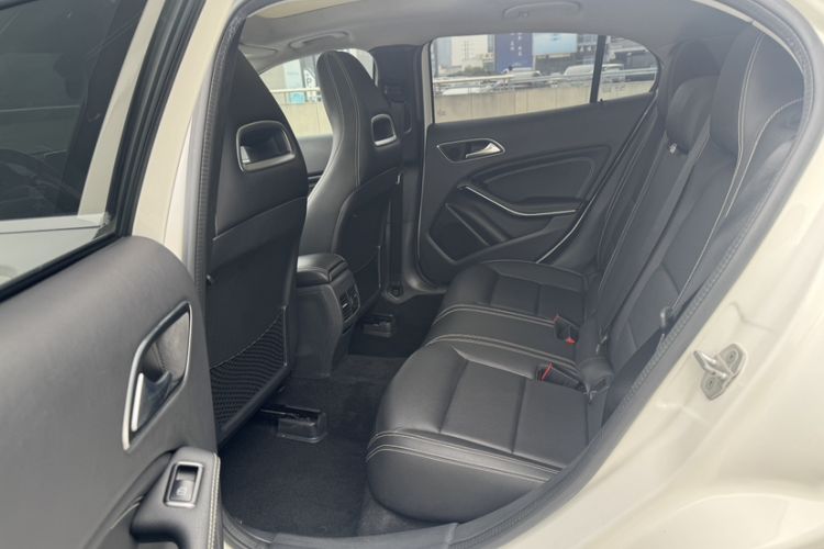 Used Mercedes-Benz GLA 2015 GLA 220 4MATIC Fashion Model Interior 3