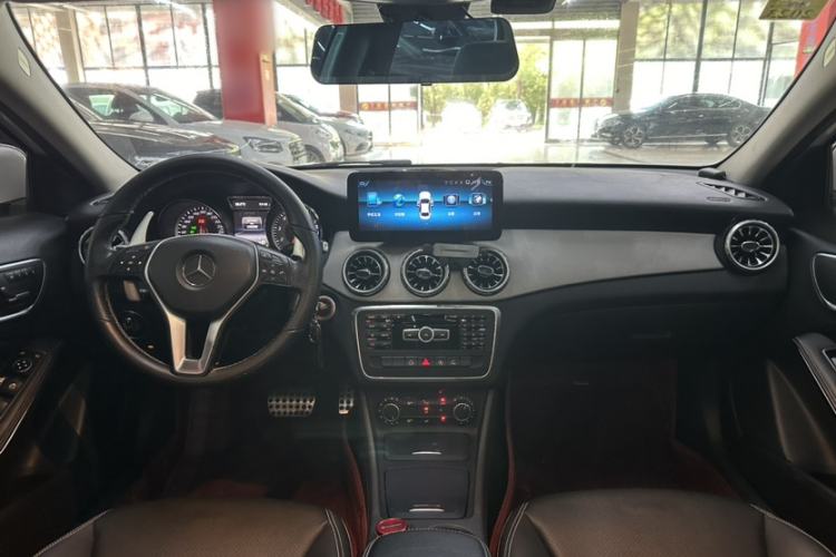 Used Mercedes-Benz GLA 2015 GLA 200 Sport Edition Interior 3