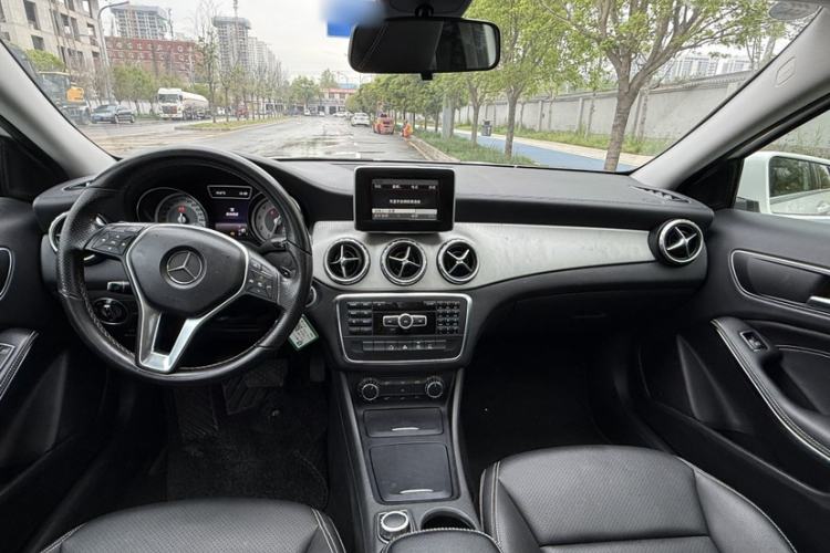 Used Mercedes-Benz GLA 2015 GLA 200 Fashion Model Interior 3