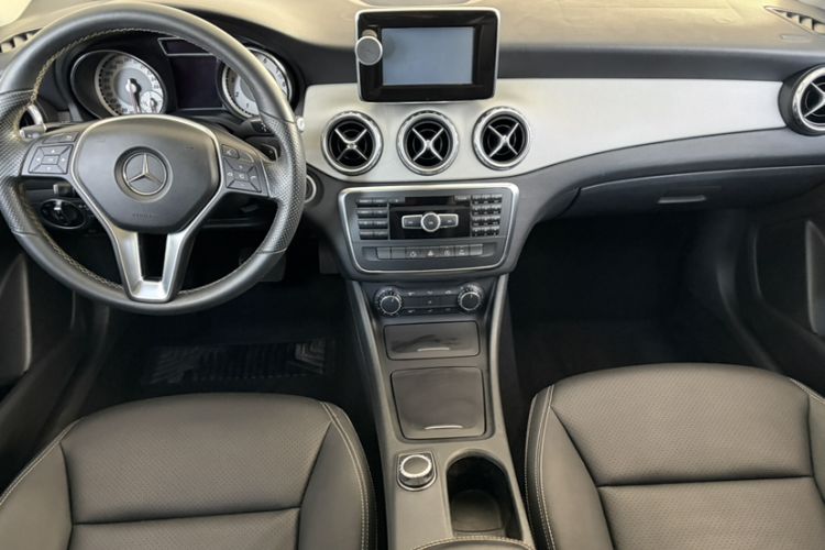 Used Mercedes-Benz GLA 2015 GLA 200 Sport Edition Interior 3