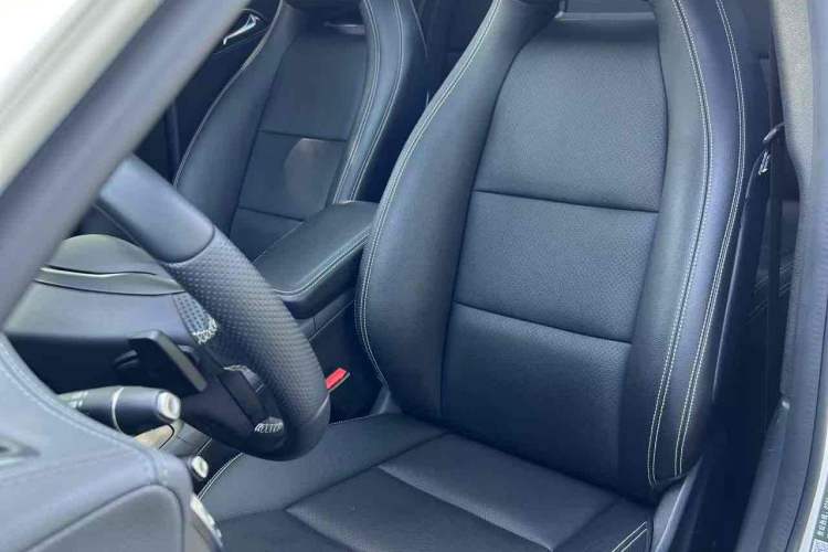 Used Mercedes-Benz GLA 2015 GLA 220 4MATIC Fashion Model Interior 4