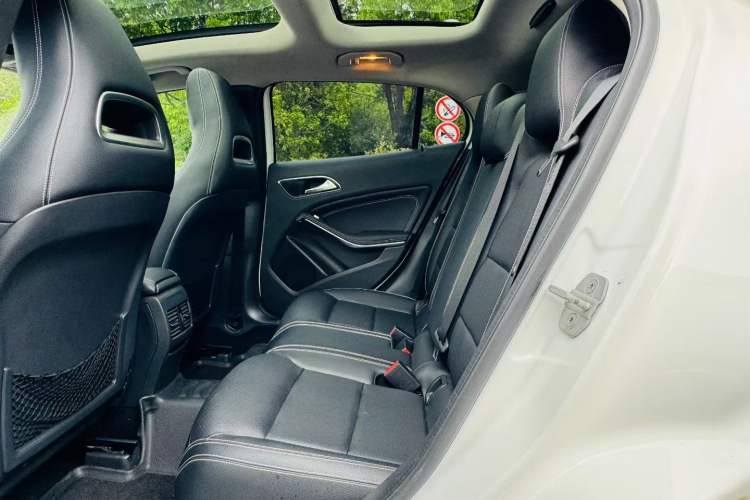 Used Mercedes-Benz GLA 2015 GLA 200 Sport Edition Interior 4
