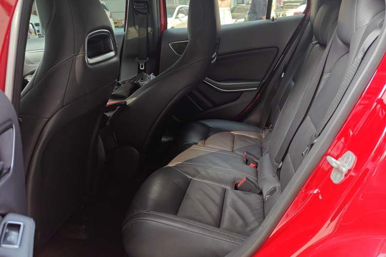 Used Mercedes-Benz GLA 2015 GLA 260 4MATIC Interior 4