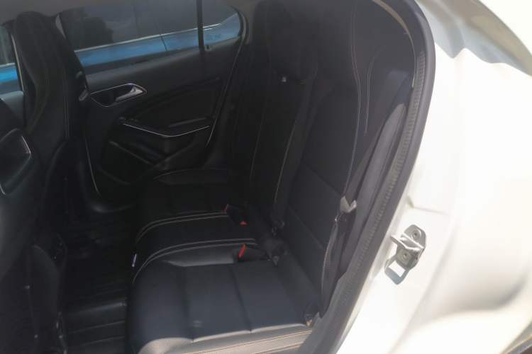 Used Mercedes-Benz GLA 2015 GLA 200 Sport Edition Interior 4