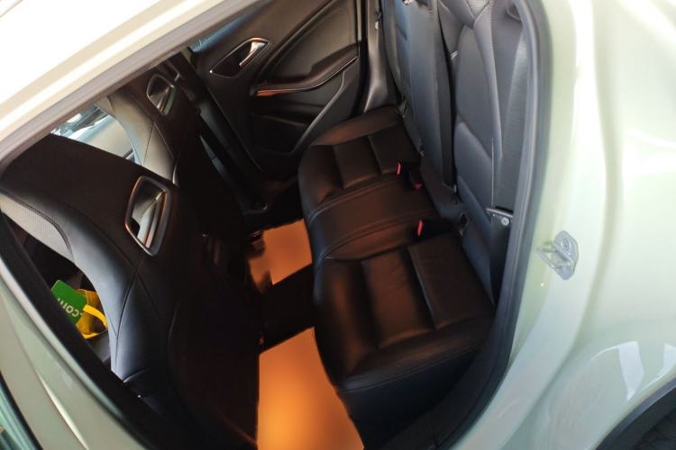 Used Mercedes-Benz GLA 2015 GLA 260 4MATIC Interior 4