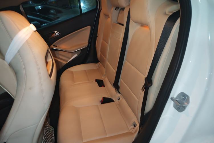 Used Mercedes-Benz GLA 2015 GLA 220 4MATIC Fashion Model Interior 4