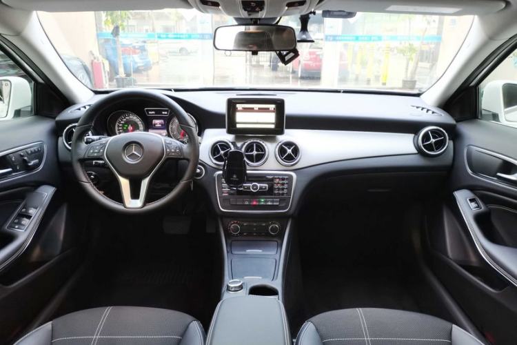 Used Mercedes-Benz GLA 2015 GLA 200 Interior 5