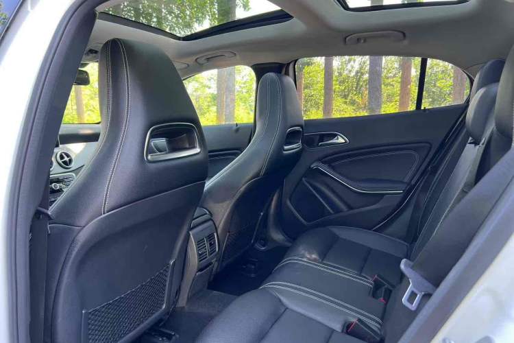 Used Mercedes-Benz GLA 2015 GLA 220 4MATIC Fashion Model Interior 5
