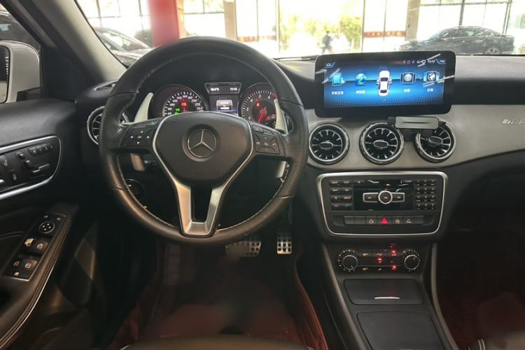Used Mercedes-Benz GLA 2015 GLA 200 Sport Edition Interior 5
