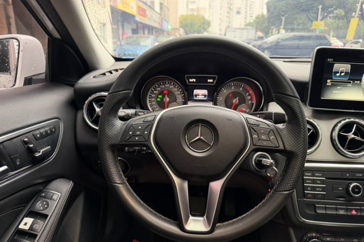 Used Mercedes-Benz GLA 2015 GLA 200 Fashion Model Interior 6