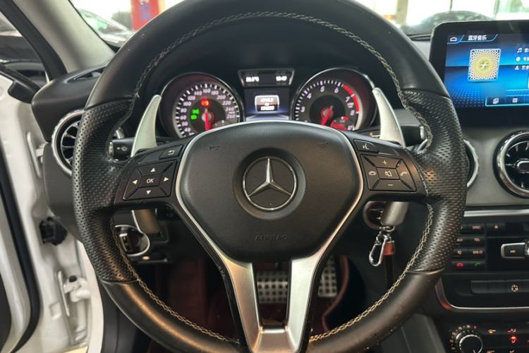 Used Mercedes-Benz GLA 2015 GLA 200 Sport Edition Interior 6
