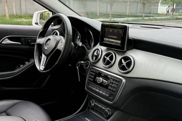 Used Mercedes-Benz GLA 2015 GLA 200 Fashion Model Interior 6