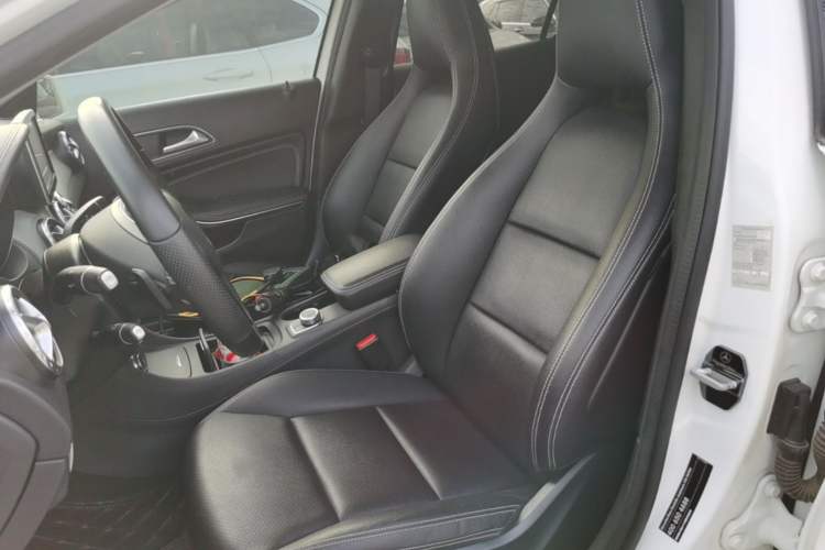 Used Mercedes-Benz GLA 2015 GLA 200 Fashion Model Left Front Seat