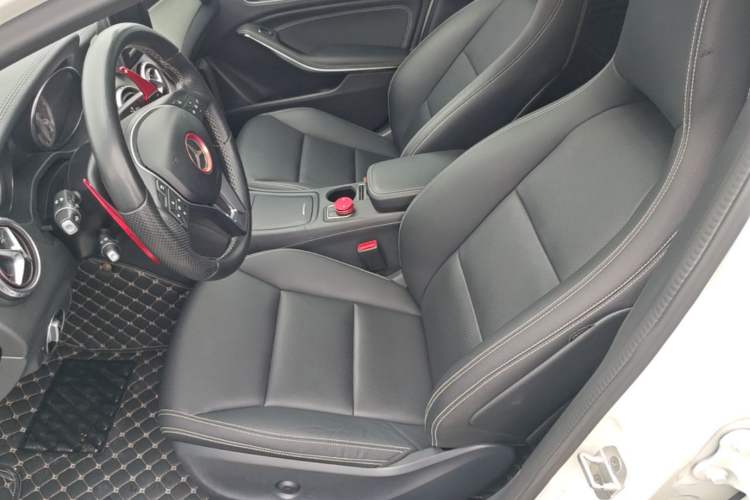 Used Mercedes-Benz GLA 2015 GLA 200 Fashion Model Left Front Seat