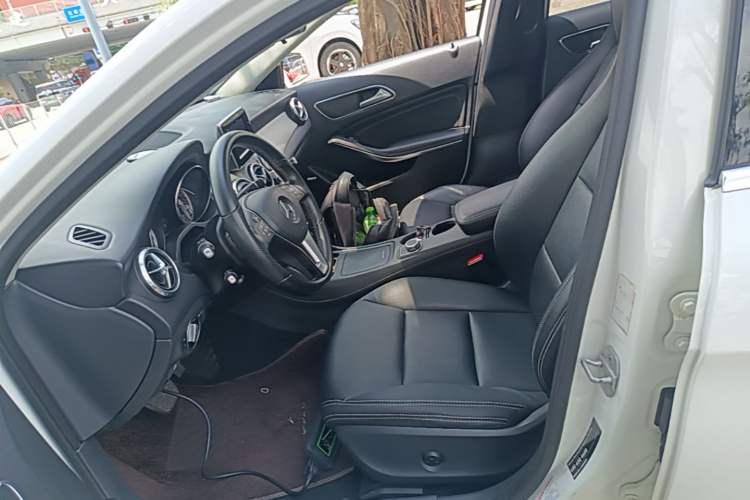Used Mercedes-Benz GLA 2015 GLA 200 Sport Edition Left Front Seat