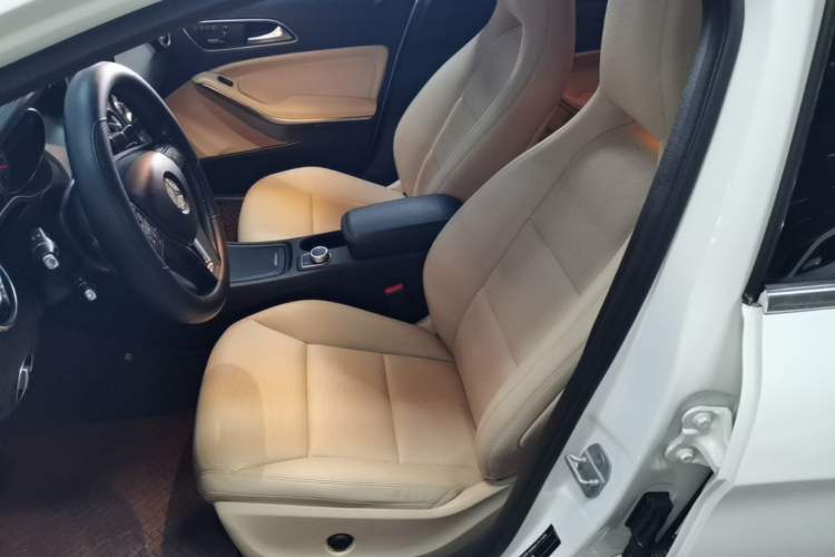 Used Mercedes-Benz GLA 2015 GLA 220 4MATIC Luxury Model Left Front Seat