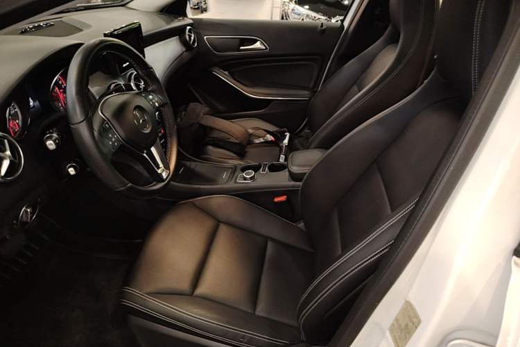 Used Mercedes-Benz GLA 2015 GLA 200 Sport Edition Left Front Seat