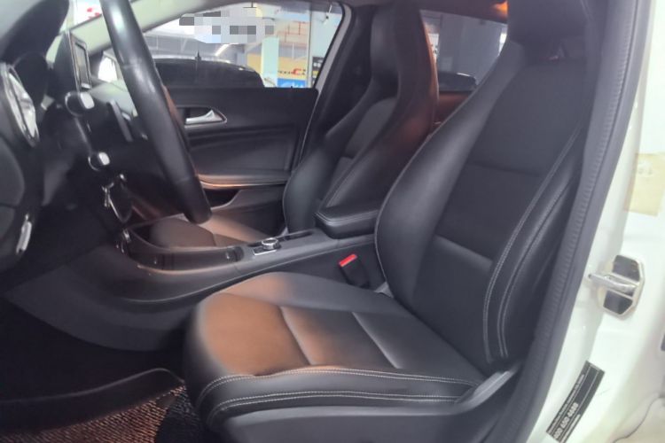 Used Mercedes-Benz GLA 2015 GLA 220 4MATIC Fashion Model Left Front Seat
