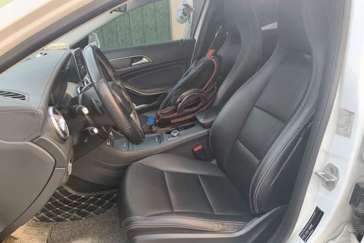 Used Mercedes-Benz GLA 2015 GLA 200 Fashion Model Left Front Seat