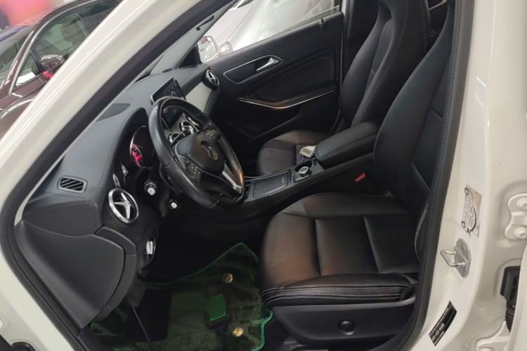Used Mercedes-Benz GLA 2015 GLA 200 Fashion Model Left Front Seat