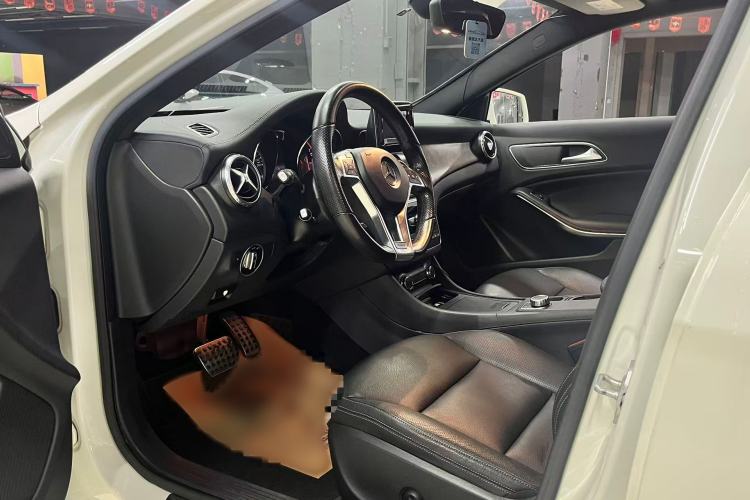 Used Mercedes-Benz GLA 2015 GLA 260 4MATIC Left Front Seat